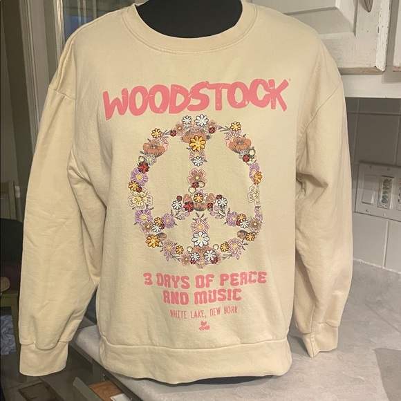Woodstock Tops - Woodstock Floral Peace Sign Graphic Sweatshirt